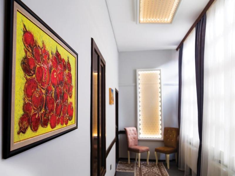 Old Castle Boutique Hotel