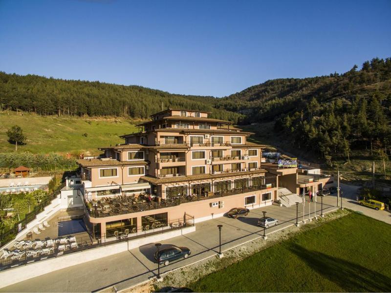 Vella Hills Park & Spa Hotel