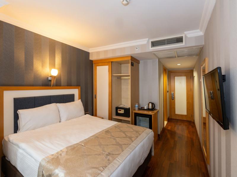 Crestium Prime Square Hotel