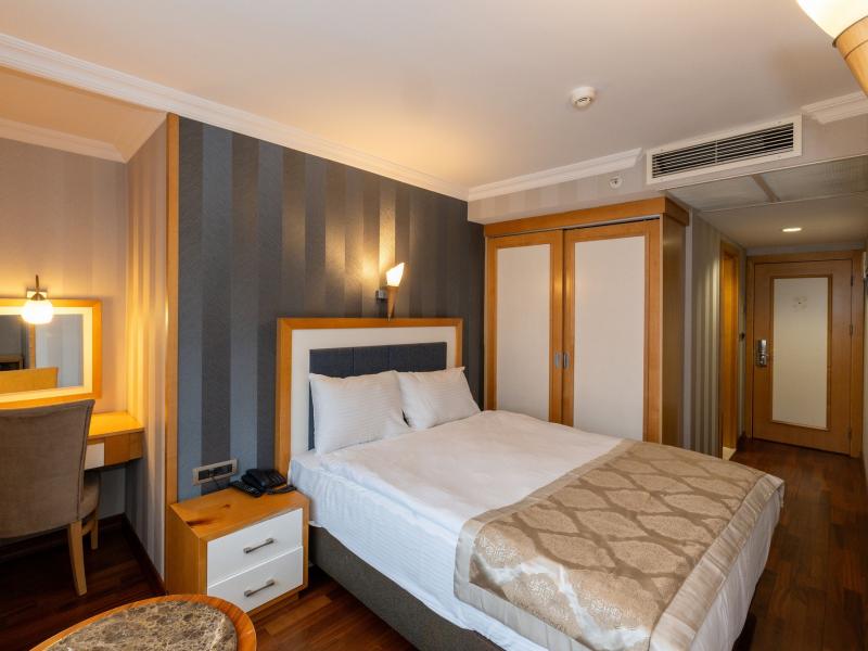 Crestium Prime Square Hotel