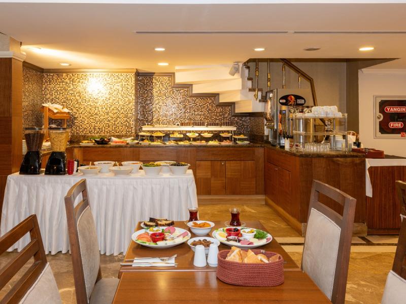 Crestium Prime Square Hotel