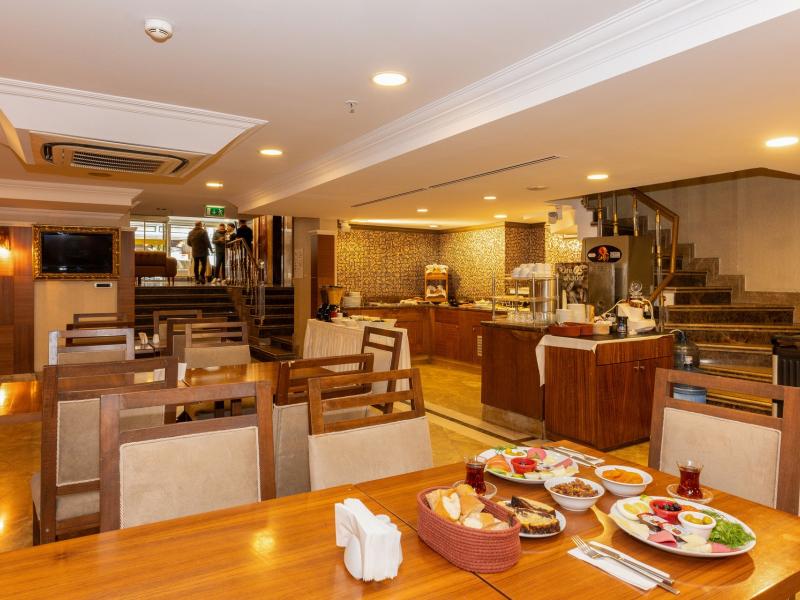 Crestium Prime Square Hotel