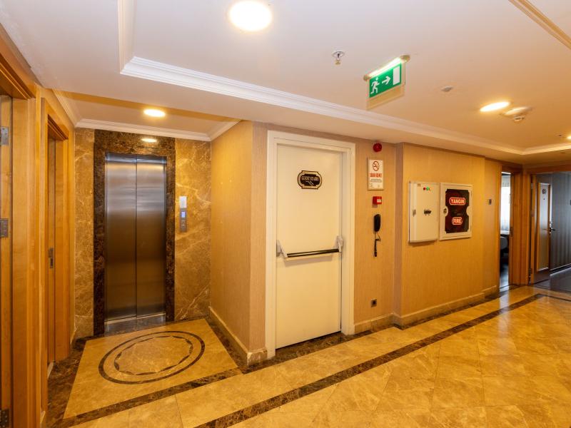 Crestium Prime Square Hotel