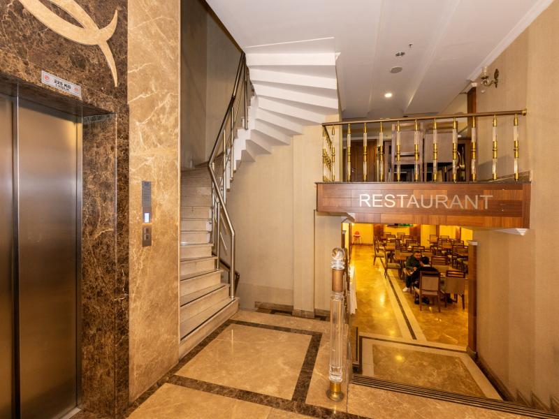 Crestium Prime Square Hotel