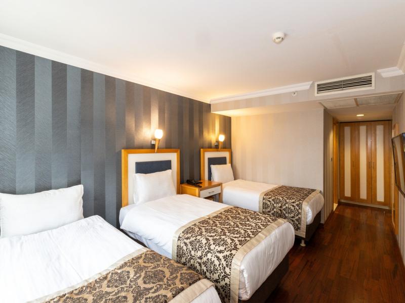 Crestium Prime Square Hotel