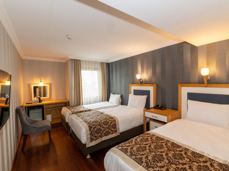 Crestium Prime Square Hotel