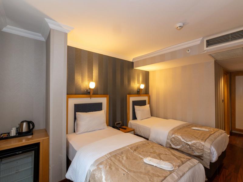 Crestium Prime Square Hotel