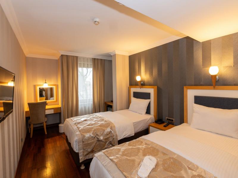 Crestium Prime Square Hotel