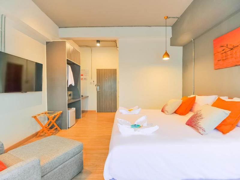 7 Days Premium Hotel