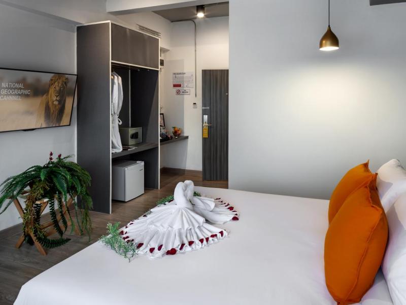 7 Days Premium Hotel