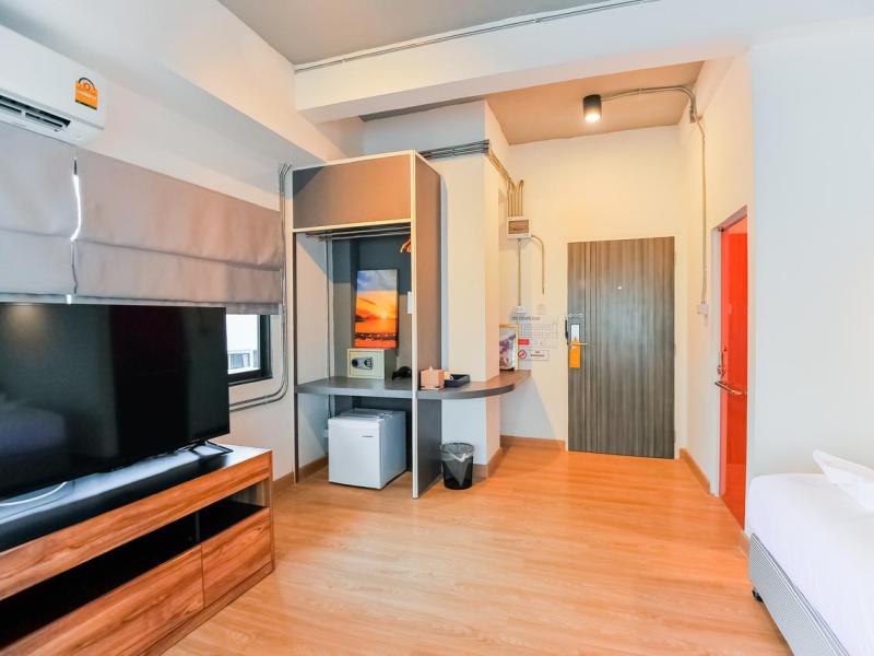 7 Days Premium Hotel