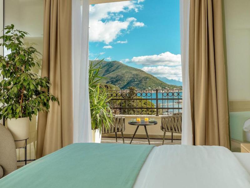 Lazure Hotel & Marina