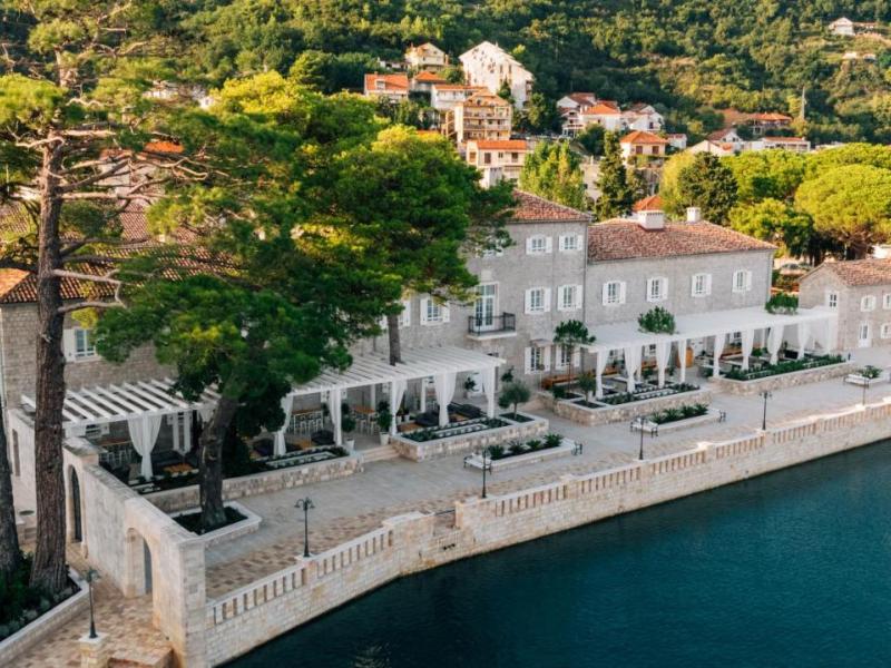 Lazure Hotel & Marina