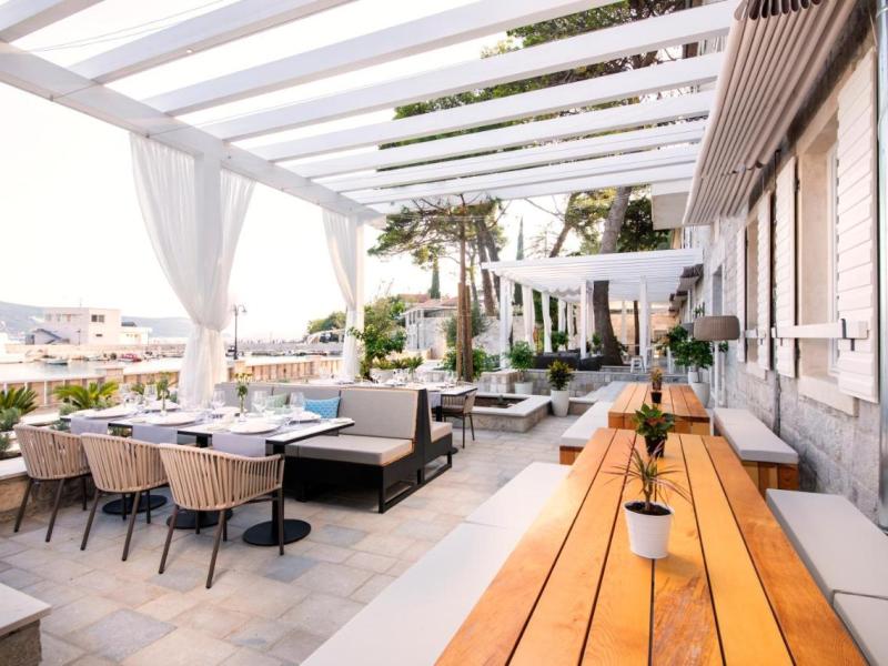 Lazure Hotel & Marina