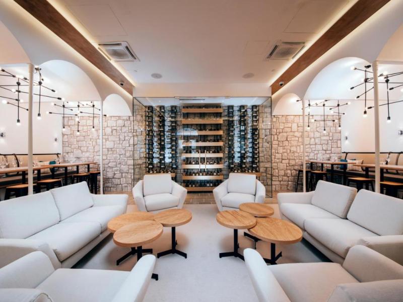 Lazure Hotel & Marina