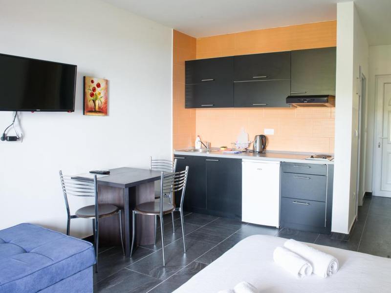 Alessandra Apartments 