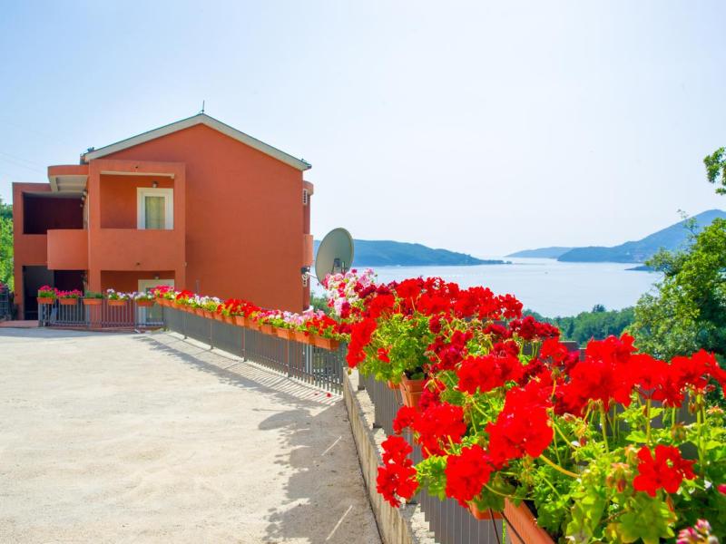 Alessandra Apartments 