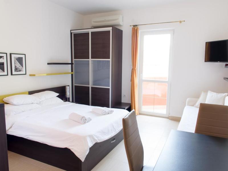 Alessandra Apartments 