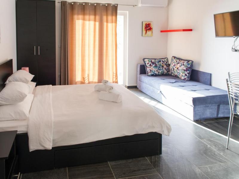 Alessandra Apartments 
