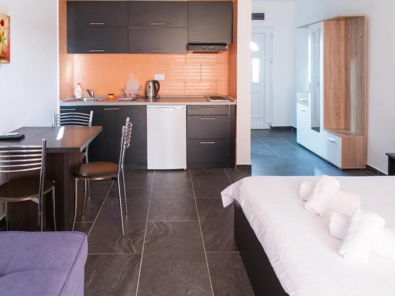 Alessandra Apartments 
