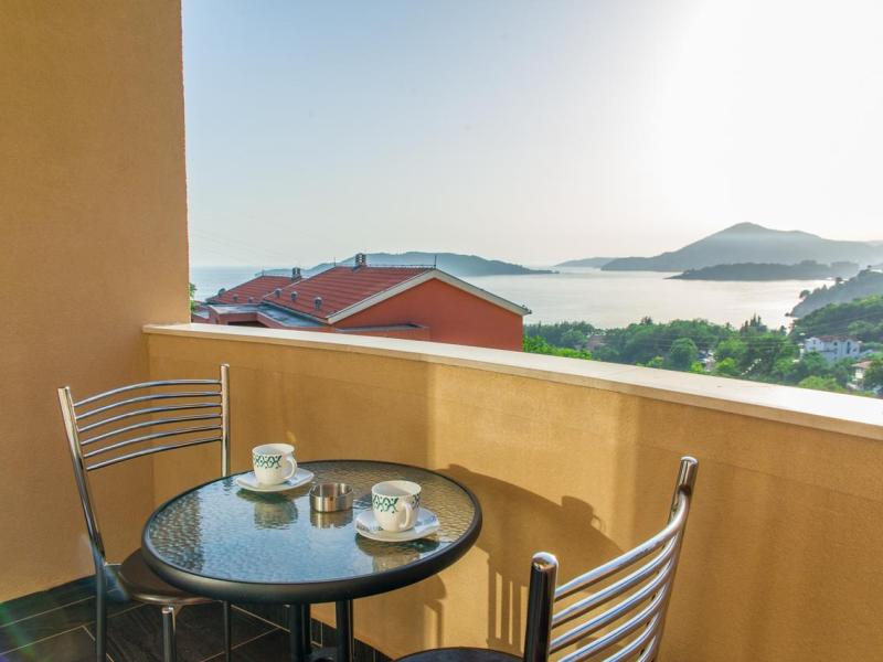 Alessandra Apartments 