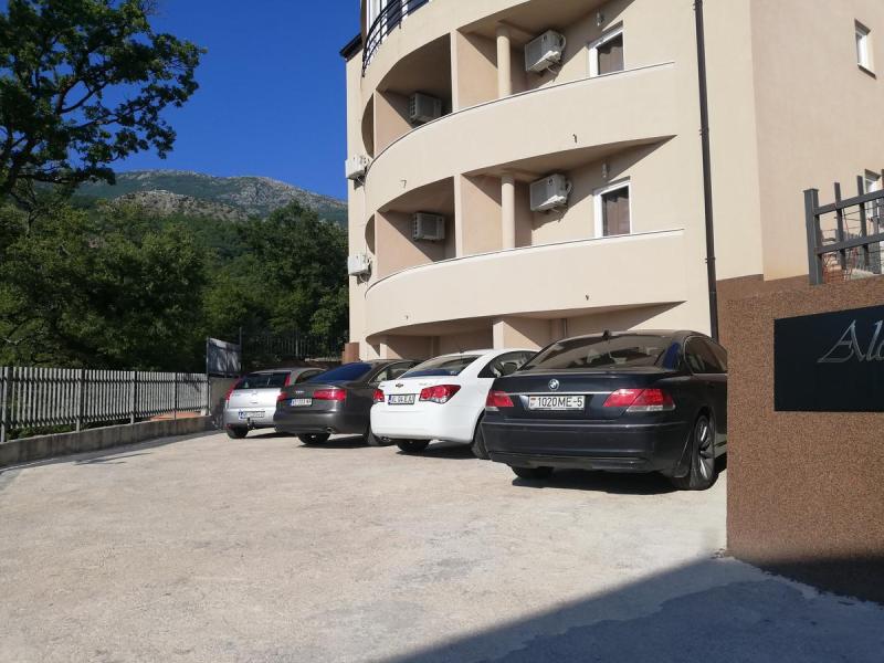 Alessandra Apartments 