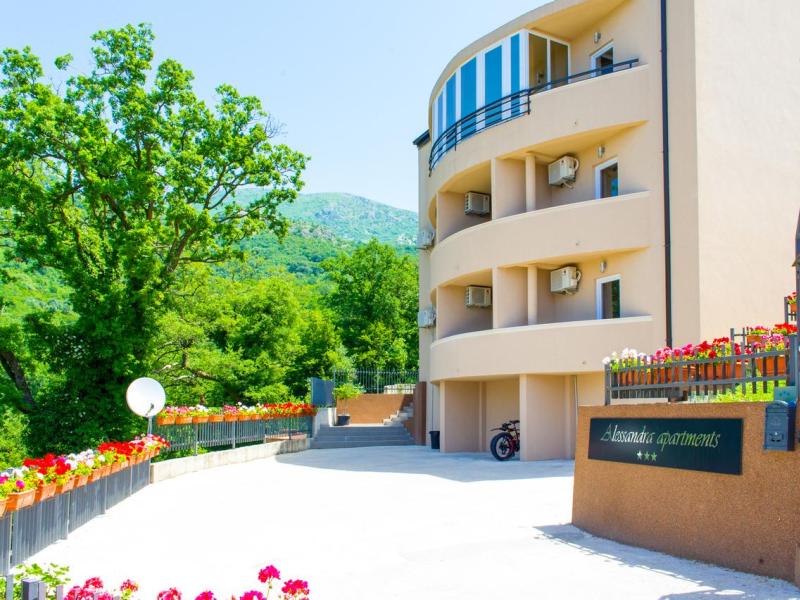 Alessandra Apartments 