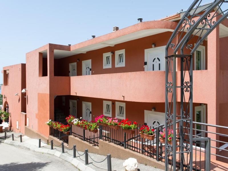 Alessandra Apartments 
