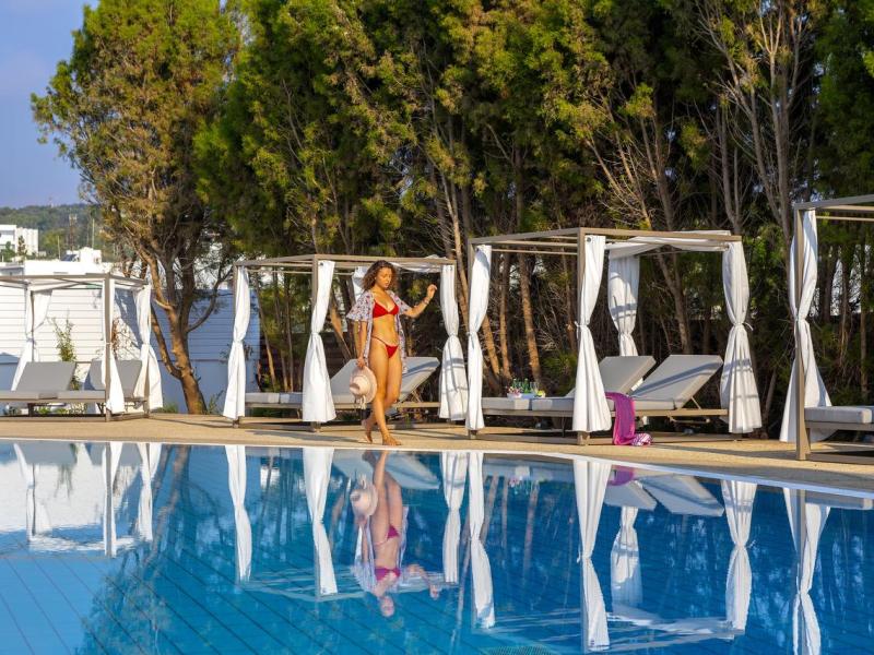 Leonardo Crystal Cove Hotel & Spa by the sea