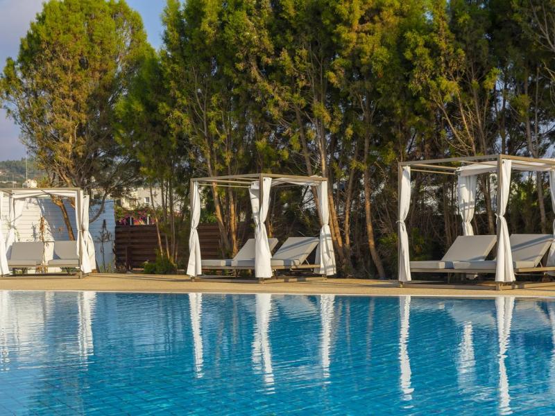 Leonardo Crystal Cove Hotel & Spa by the sea