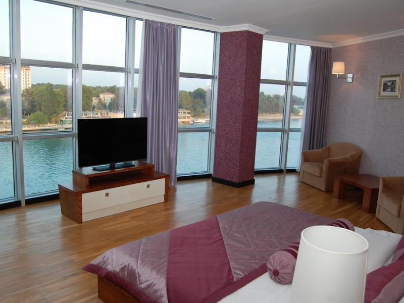 Agsaray Deluxe Hotel