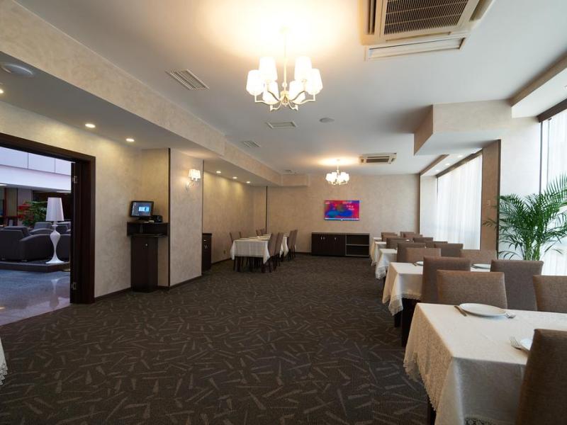 Crossway Baku Hotel