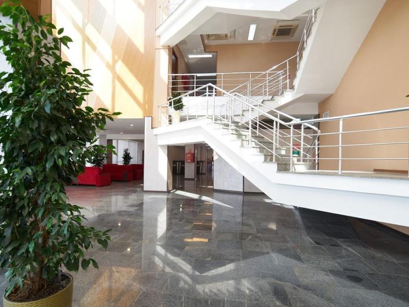 Crossway Baku Hotel