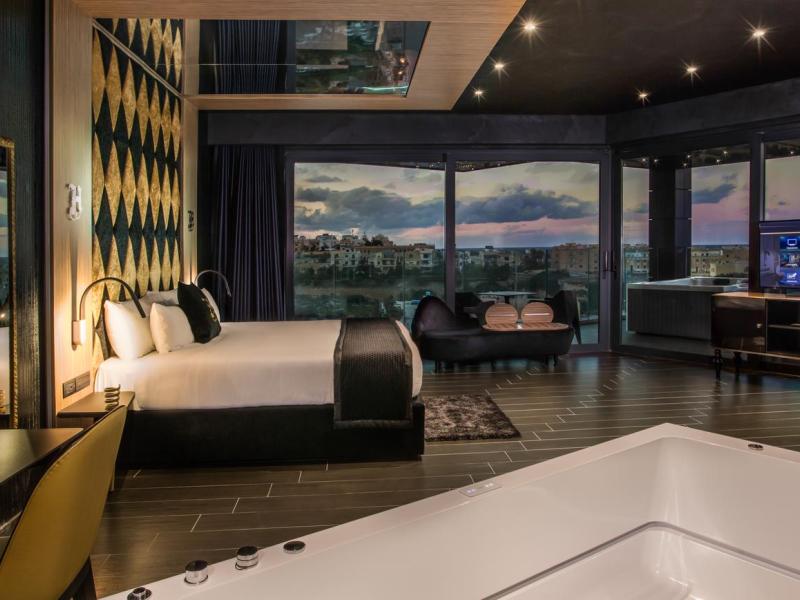 H Hotel - Adults Only