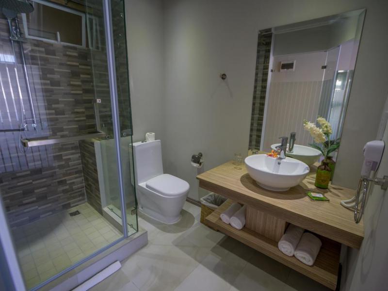 Le Peninsula Bay Beach Resort & Spa