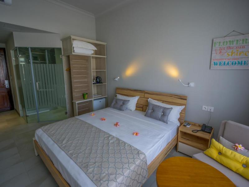 Le Peninsula Bay Beach Resort & Spa