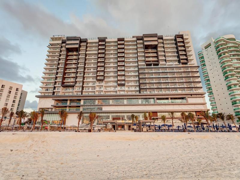 Royalton CHIC Suites Cancun Resort & Spa