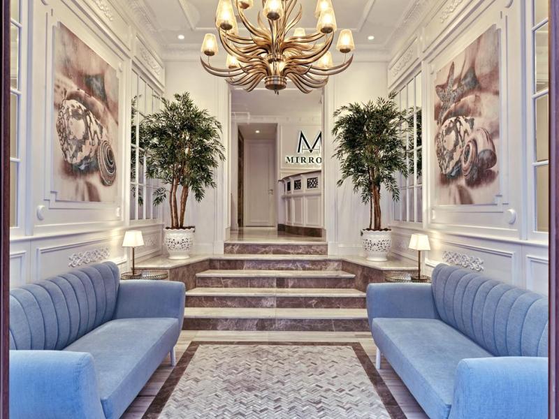 Mirrors Hotel