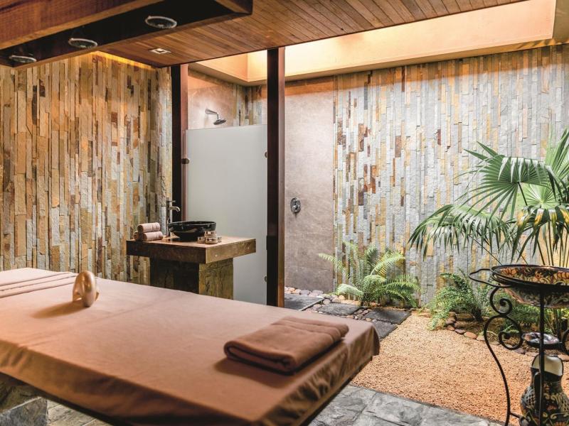 Dinarobin Beachcomber Golf Resort & Spa