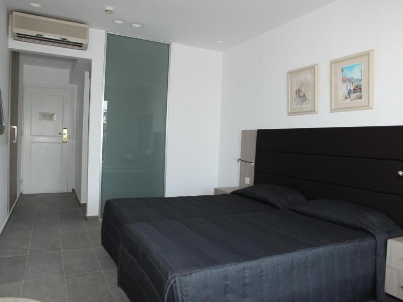Dionysos Central Hotel