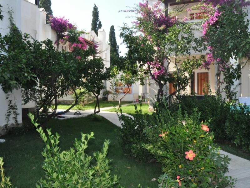 Summer Garden Suites & Beach Hotel