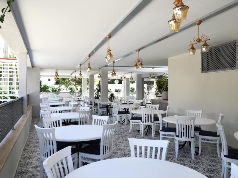 Summer Garden Suites & Beach Hotel