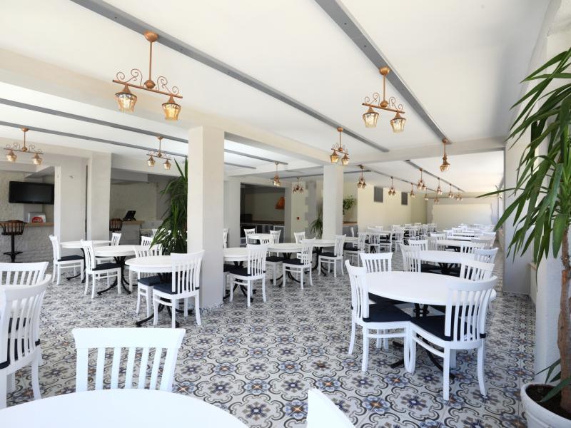 Summer Garden Suites & Beach Hotel