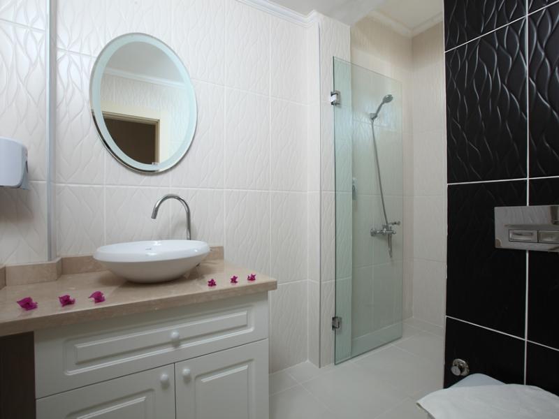 Summer Garden Suites & Beach Hotel