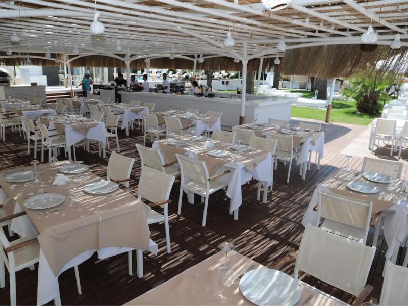 Moyo Luxury Boutique Hotel & Beach