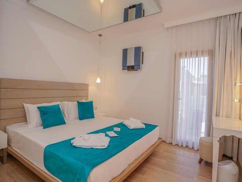 Moyo Luxury Boutique Hotel & Beach