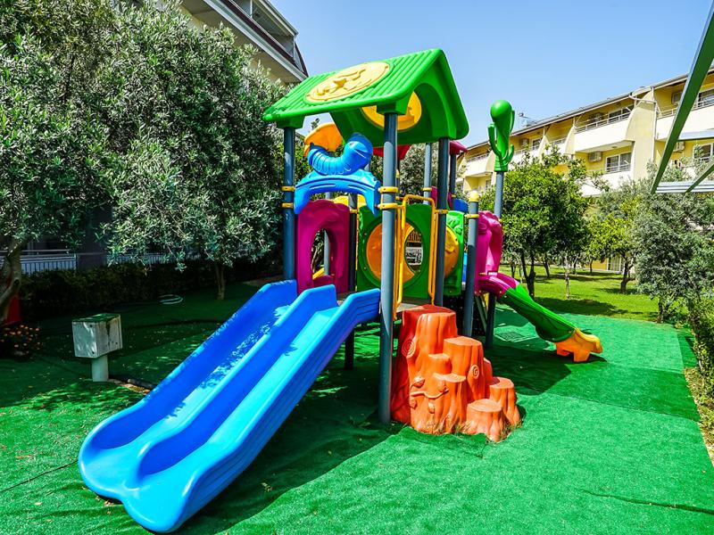 Cats Catty Garden Hotel