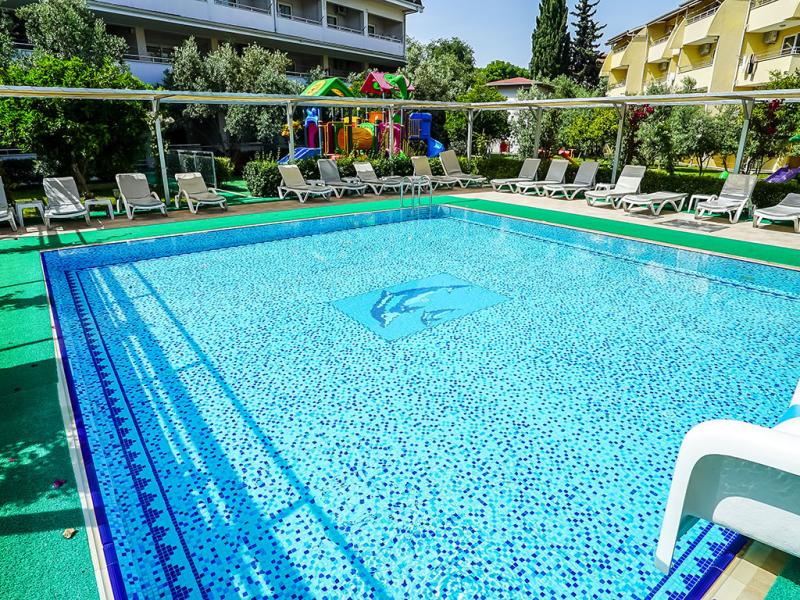 Cats Catty Garden Hotel