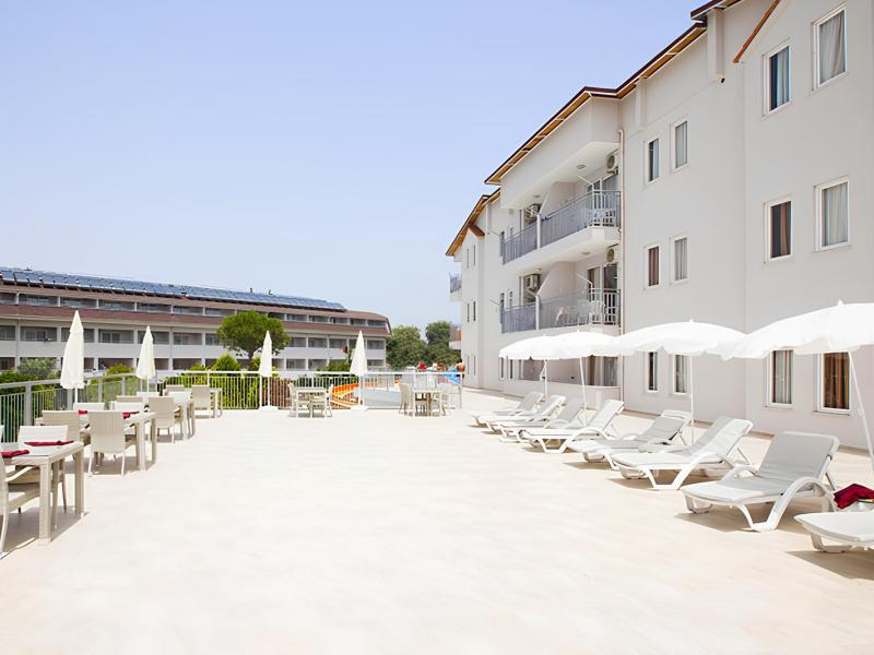 Cats Catty Garden Hotel