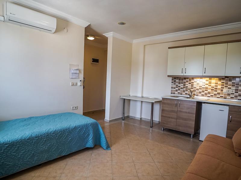 Cats Catty Garden Hotel